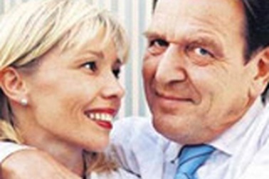 Cựu thủ tướng Đức nhận con nuôi người Nga