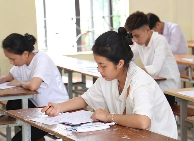 Thí sinh làm bài thi tốt nghiệp THPT năm 2022 tại điểm thi Trường THPT Đặng Thai Mai (Quảng Xương, Thanh Hóa). Ảnh: BTH