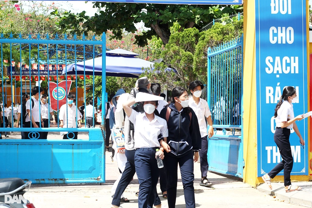 Thi tốt nghiệp môn Ngữ Văn: Đề hay, không quá khó, thí sinh vui mừng! - 19