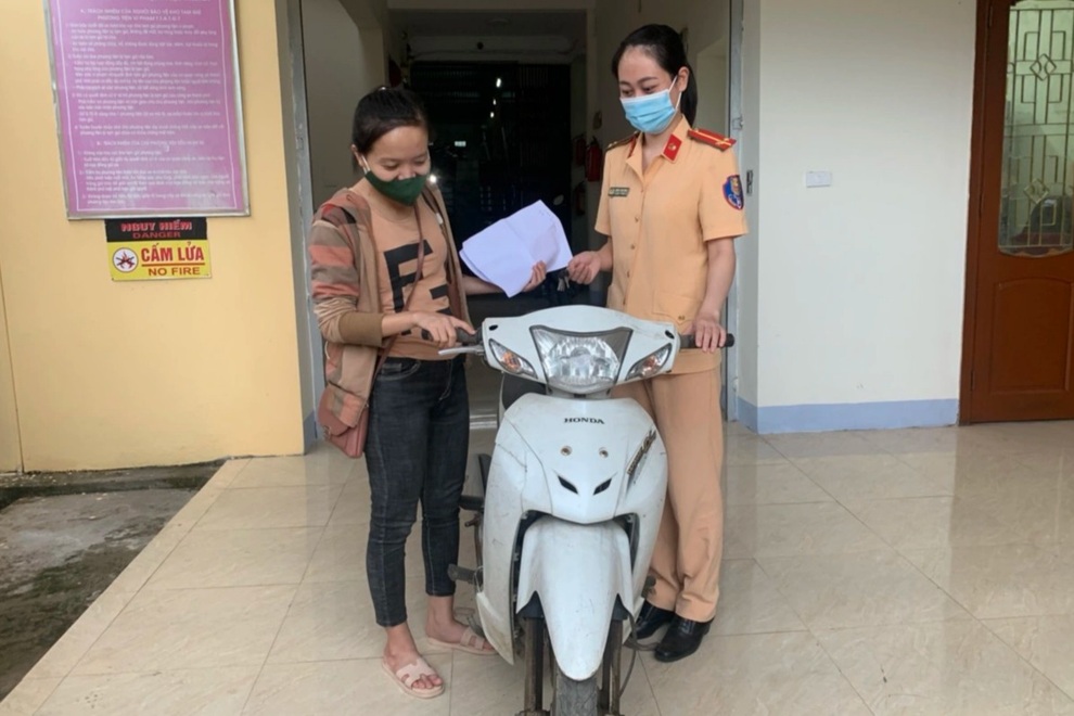 Vui mừng được nhận lại xe máy sau 3 năm mất cắp - 1 Vui mừng được nhận lại xe máy sau 3 năm mất cắp - 1