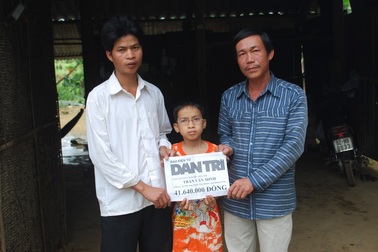 Nhờ những tấm lòng nhân ái con tôi đã được mổ mắt