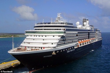 Hành trình "lận đận" của du thuyền lênh đênh khắp nơi vì bị "hắt hủi"