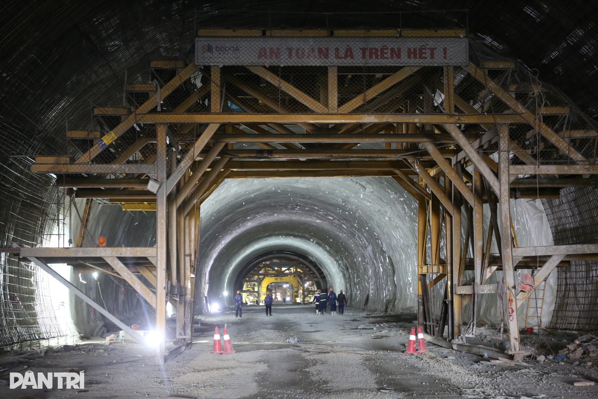 Làm xuyên Tết ở hầm núi Vung, cao tốc Cam Lâm - Vĩnh Hảo quyết về đích sớm - 2