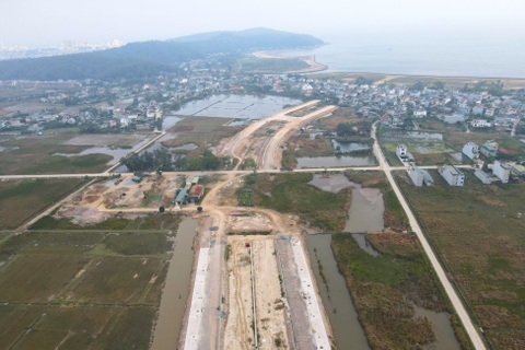 Khu mộ tổ án ngữ trên dự án đường hơn 630 tỷ đồng ở Sầm Sơn