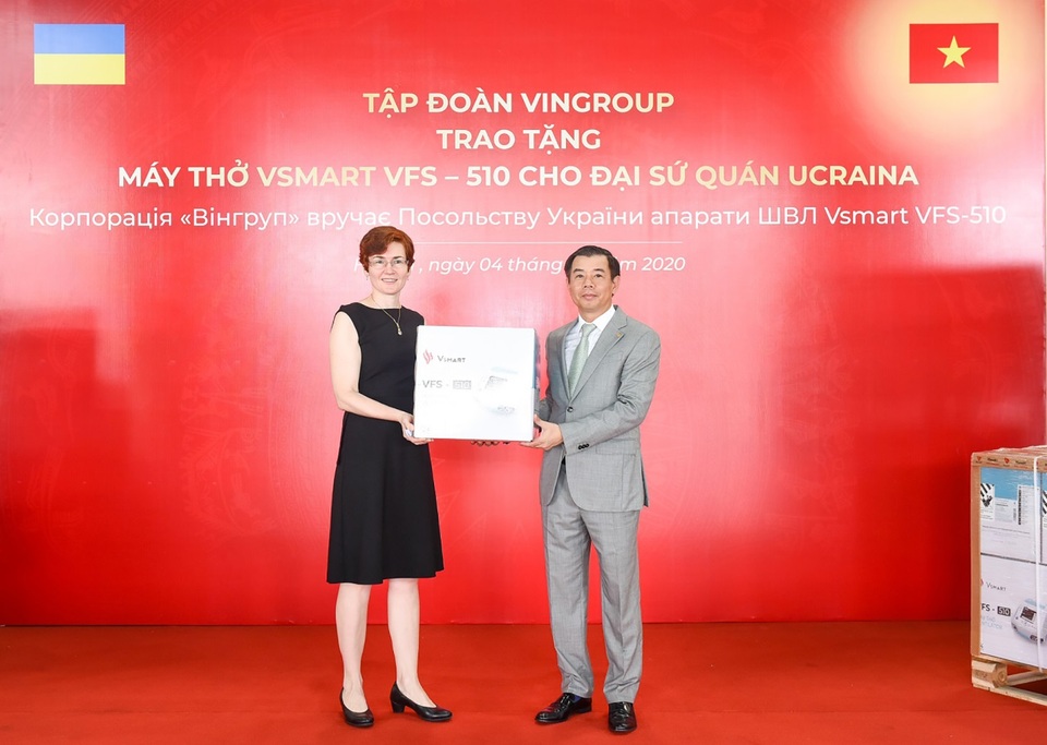 Vingroup trao tặng 1.000 máy thở cho Nga, Ucraina và Singapore - 3 Vingroup trao tặng 1.000 máy thở cho Nga, Ucraina và Singapore - 3