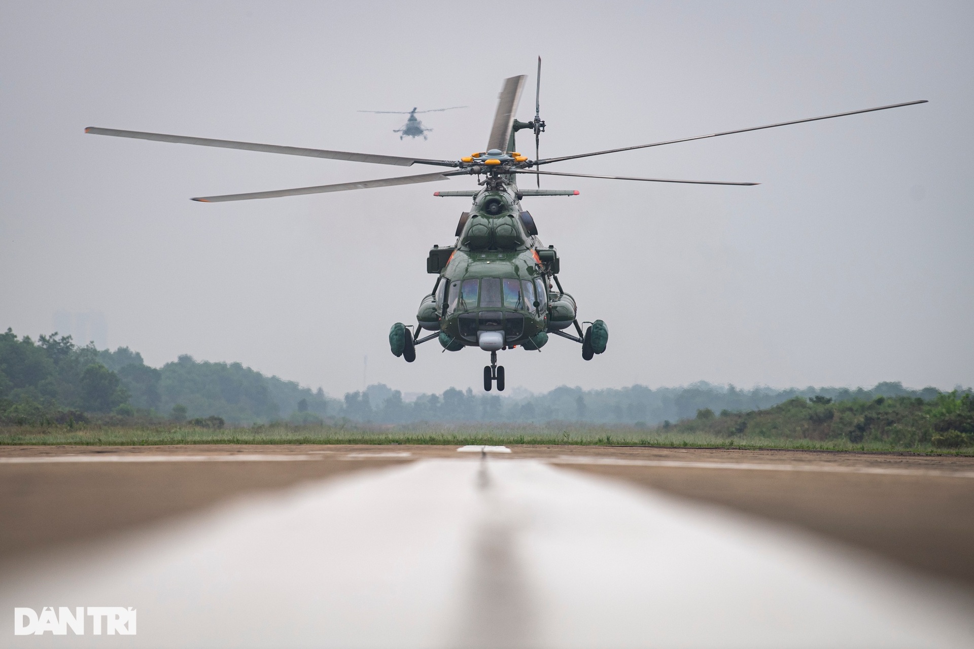 Hình ảnh 9 trực thăng diễn tập kỷ niệm 70 năm Chiến thắng Điện Biên Phủ - 13