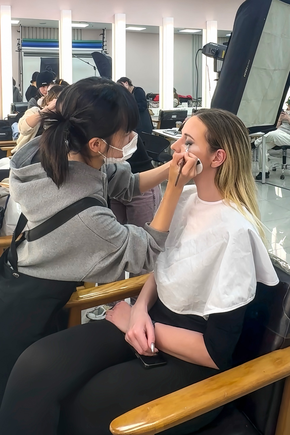 Bỏ học Y sang Hàn học nghề trang điểm, cô gái kiếm trăm triệu đồng/tháng - 2