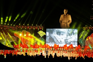 Khai mạc Lễ hội Làng Sen năm 2015 