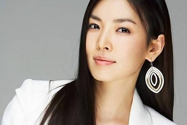 “Mỹ nhân phản diện” xứ Hàn tích cực đọc sách cho người mù