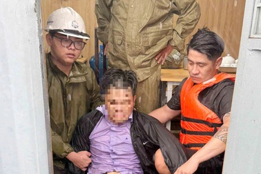 Binh đoàn 20 cứu 3 người bị nước cuốn tại phà Cát Lái