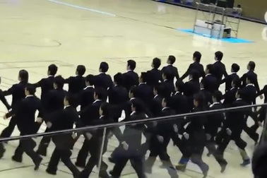 Màn đồng diễn đều như máy của các sinh viên Nhật Bản gây kinh ngạc