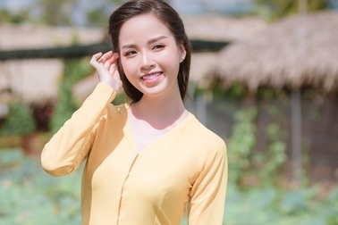 Hoa khôi Vũ Thanh Tú mộc mạc với áo bà ba nơi thôn dã