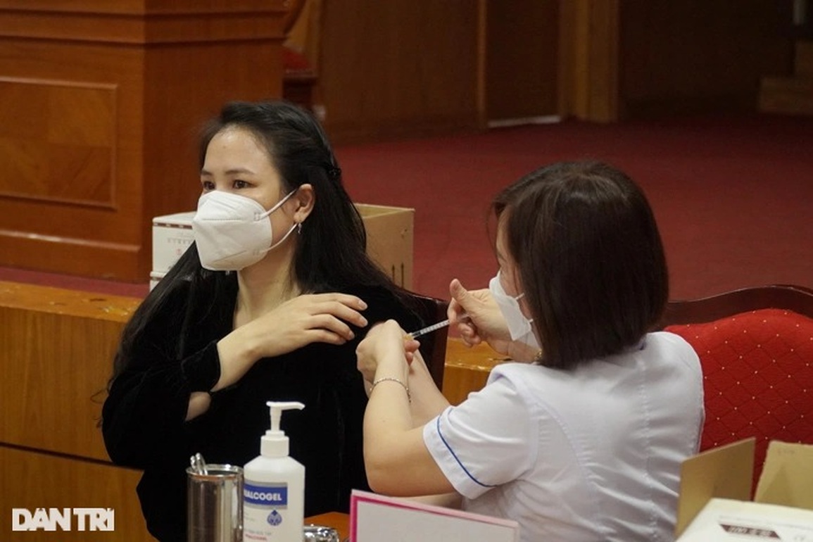 Sáng 22/1, Hà Nội nối tiếp chuỗi ngày ca mắc cao nhất cả nước - 2 Sáng 22/1, Hà Nội nối tiếp chuỗi ngày ca mắc cao nhất cả nước - 2