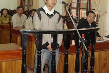 Hiếp dâm trẻ em trong trường học, lĩnh 6 năm tù 