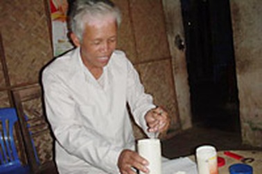 Lão Tần chữa rắn cắn 