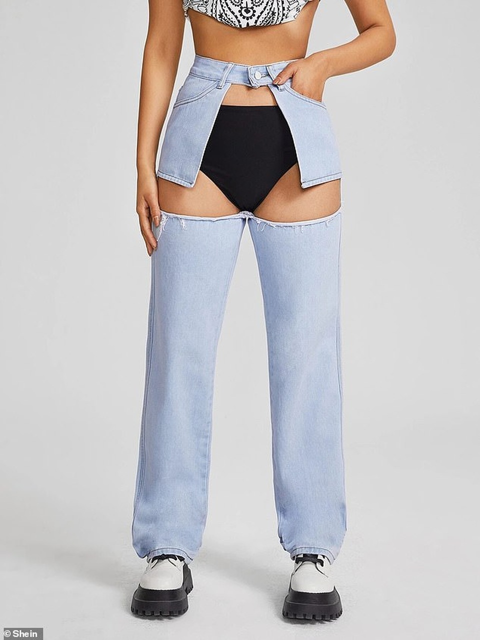 Choáng với mẫu quần jeans khoe... bikini - 1 Choáng với mẫu quần jeans khoe... bikini - 1