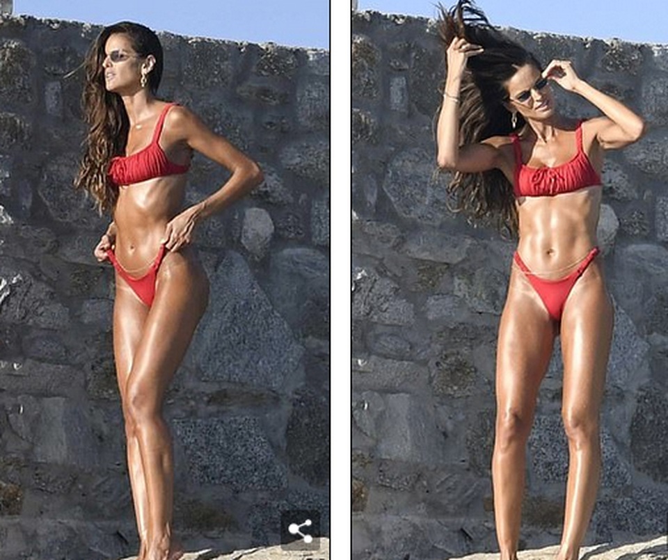 Siêu mẫu Izabel Goulart bốc lửa trong buổi chụp hình ở Hy Lạp - 3 Siêu mẫu Izabel Goulart bốc lửa trong buổi chụp hình ở Hy Lạp - 3