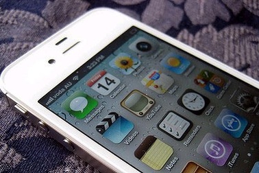 Apple hứa sửa lỗi “ngốn” pin của iPhone 4S