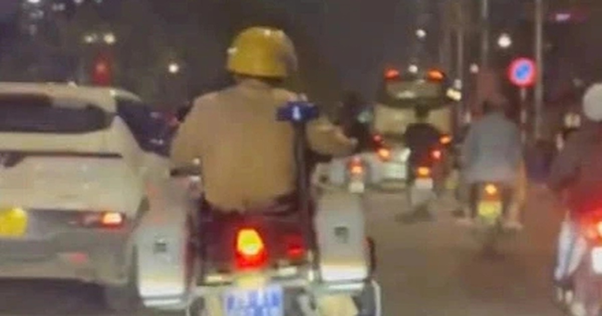 CSGT Hà Nội mở đường đưa cháu bé đi cấp cứu kịp thời