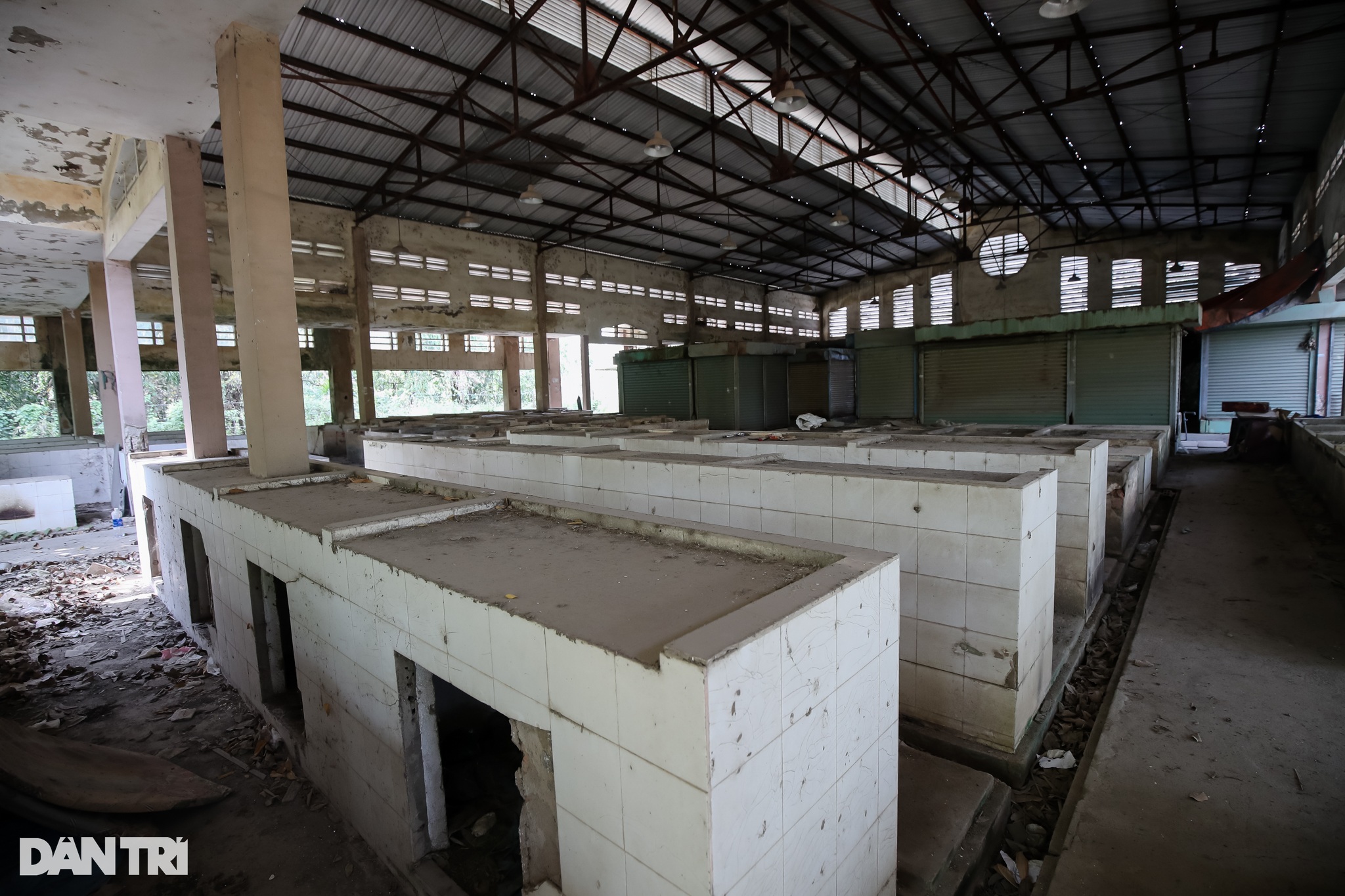 Hai ngôi chợ tiền tỷ ở TP Thủ Đức hoang tàn sau nhiều năm bỏ hoang - 11 Hai ngôi chợ tiền tỷ ở TP Thủ Đức hoang tàn sau nhiều năm bỏ hoang - 11