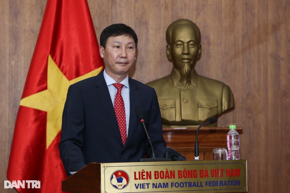 HLV Kim Sang Sik: "Tôi vinh dự được dẫn dắt đội tuyển Việt Nam" | Báo Dân  trí