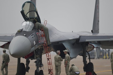 Vì sao Trung Quốc muốn tậu máy bay chiến đấu Su-35 của Nga?