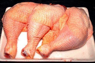 Ba năm dân Việt ăn hơn 400.000 tấn thịt gà ngoại nhập giá rẻ