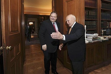 Hy Lạp trong vòng xoáy rối ren chính trị