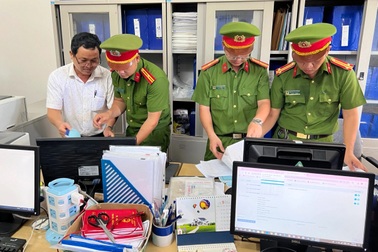 Cựu lãnh đạo Chi cục Thủy sản Huế bị khởi tố do sai phạm cải hoán tàu cá