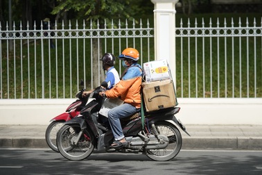 Shipper được giao liên quận, khách mong hết cảnh 2 tuần vẫn chưa nhận hàng