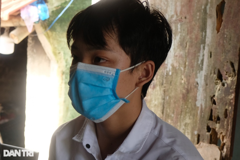 Bố chết, mẹ bệnh nặng, cậu học trò giỏi cầu xin giúp đỡ để được đến trường - 5 Bố chết, mẹ bệnh nặng, cậu học trò giỏi cầu xin giúp đỡ để được đến trường - 5