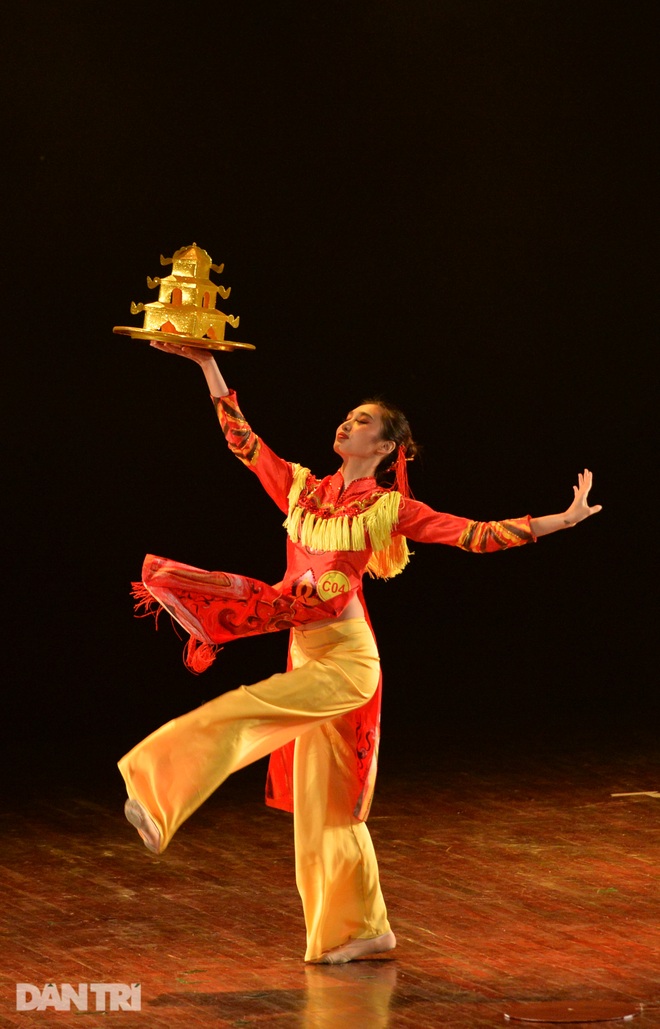 “Súy Vân”, “Hề chèo” thu hút người xem đêm diễn Tài năng múa - 20 “Súy Vân”, “Hề chèo” thu hút người xem đêm diễn Tài năng múa - 20