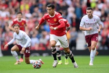 Man Utd 0-1 Aston Villa: Ronaldo "mất tích", Fernandes sút hỏng penalty