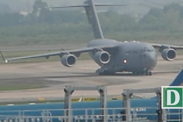 Máy bay vận tải hạng nặng C-17 của Mỹ tiếp tục đến Nội Bài