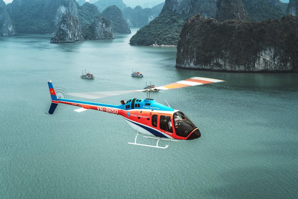 Vớt được 2 thi thể cùng một số mảnh vỡ của trực thăng rơi trên Vịnh Hạ Long - 2 Vớt được 2 thi thể cùng một số mảnh vỡ của trực thăng rơi trên Vịnh Hạ Long - 2