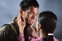 Cảnh quay tế nhị trong "Mưa đỏ" khiến diễn viên xấu hổ, khán giả ngại ngùng