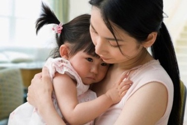 Xót lòng cho con đi nhà trẻ sớm