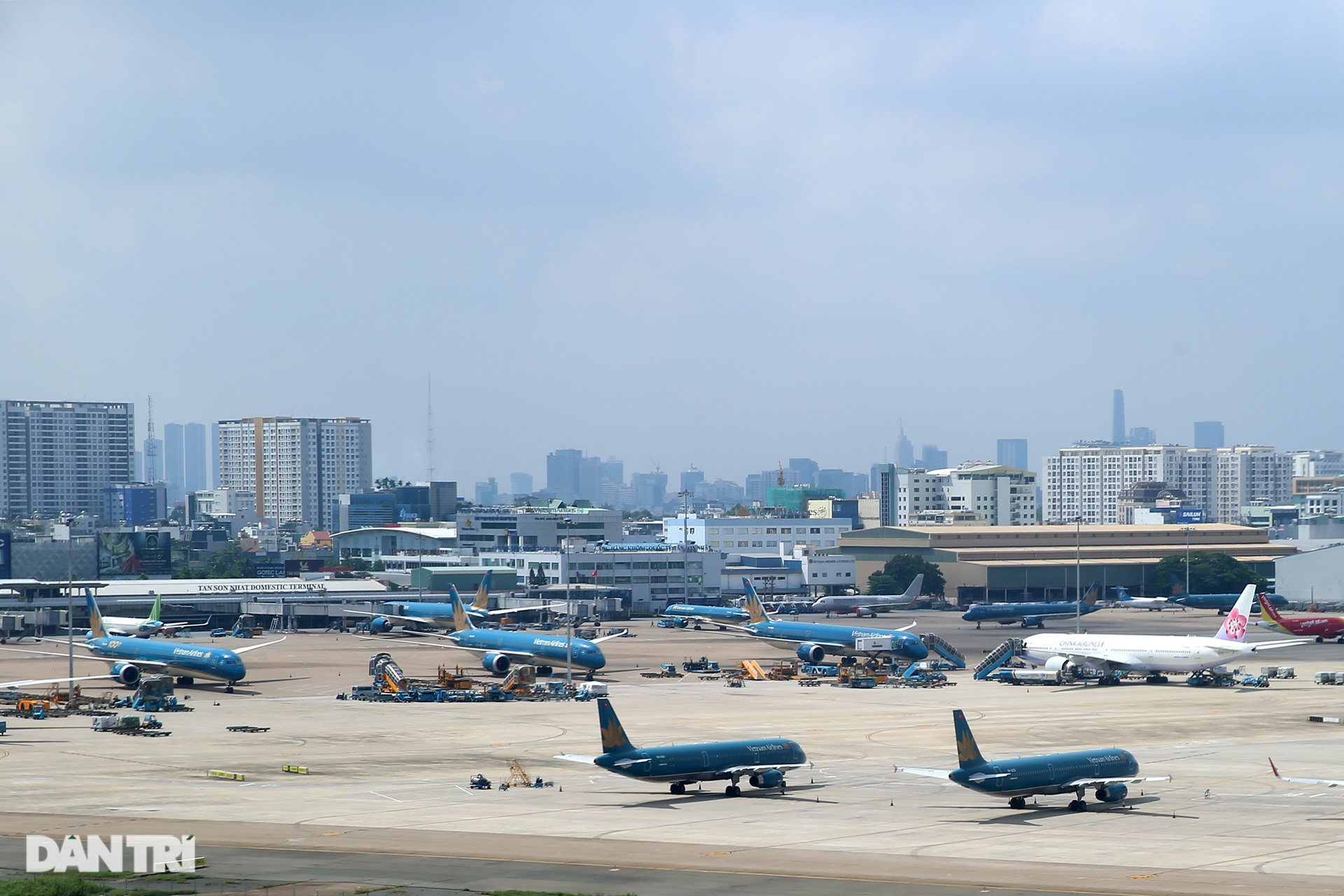 Ám ảnh hàng trăm tàu bay đắp chiếu nằm la liệt tại Nội Bài, Tân Sơn Nhất - 17 Ám ảnh hàng trăm tàu bay đắp chiếu nằm la liệt tại Nội Bài, Tân Sơn Nhất - 17