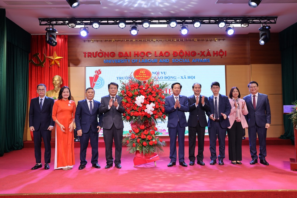 Bộ trưởng Bộ Nội vụ gợi mở 5 định hướng cho Trường Đại học Lao động Xã hội - 4