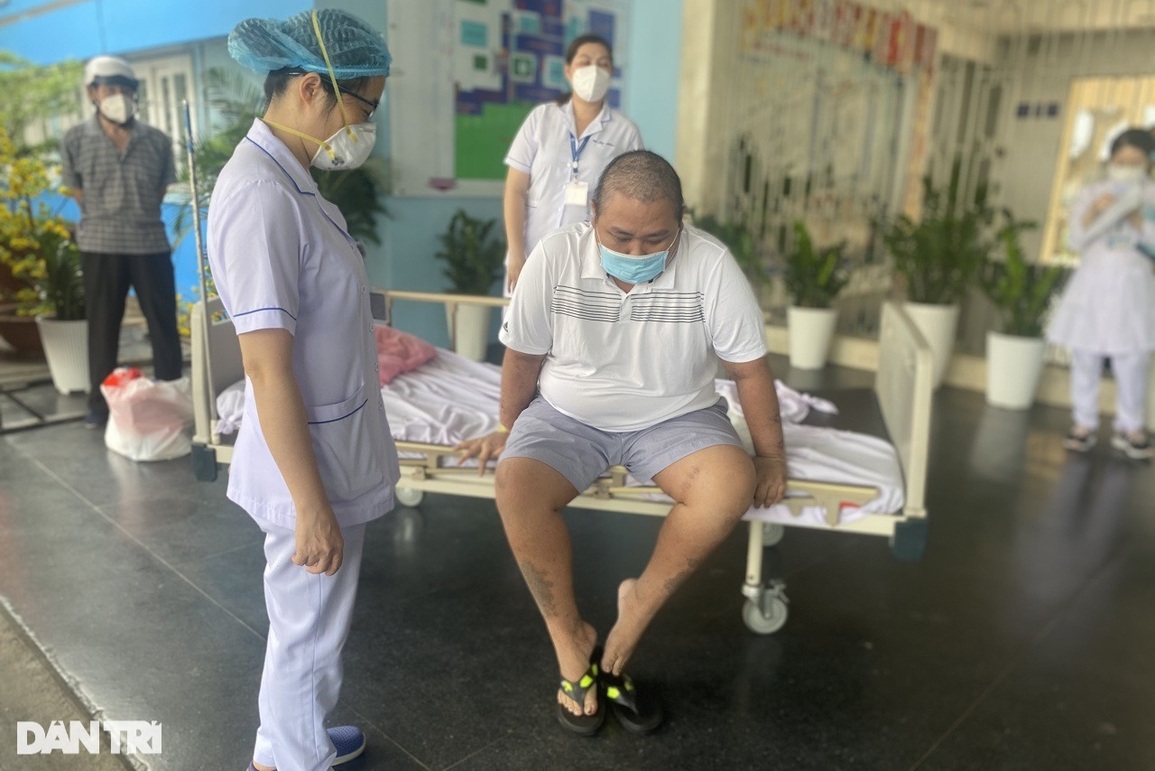 F0 nặng 140 kg phải chạy ECMO 84 ngày liên tục, nằm viện 4 tháng trời - 1 F0 nặng 140 kg phải chạy ECMO 84 ngày liên tục, nằm viện 4 tháng trời - 1