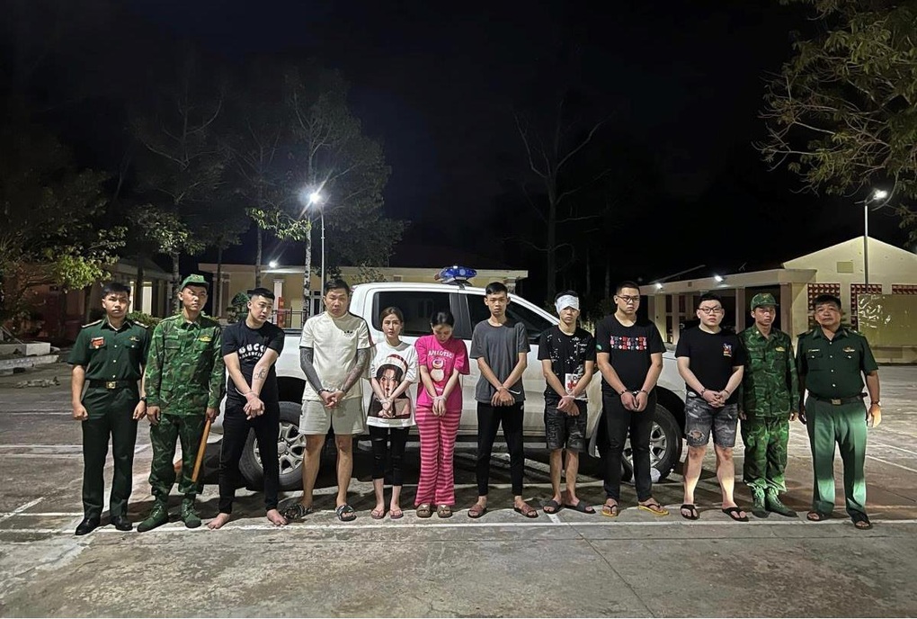 Bắt giữ 8 nghi phạm liên quan vụ nổ súng, định trốn sang Campuchia - 1 Bắt giữ 8 nghi phạm liên quan vụ nổ súng, định trốn sang Campuchia - 1