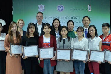 Ký kết học bổng Monsanto - IPMPH-HMU trị giá hơn 1,3 tỷ đồng
