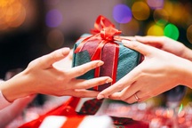Có nên vung tiền mua sắm sớm cho Giáng sinh và lời khuyên từ chuyên gia