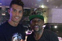Mayweather hé lộ kế hoạch mua Newcastle và… C.Ronaldo