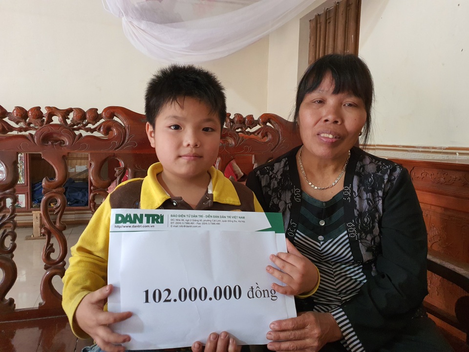 Bạn đọc Dân trí tặng cậu bé mồ côi chiếc xe đạp và 102 triệu đồng - 4 Bạn đọc Dân trí tặng cậu bé mồ côi chiếc xe đạp và 102 triệu đồng - 4