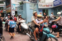 Dạy thêm, học thêm: Giáo viên nói do nhu cầu, phụ huynh than bị ép