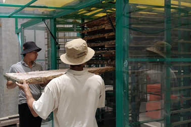 Thầy giáo sáng chế máy sấy vạn năng khiến nông dân say mê