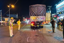 Hai mẹ con tử vong dưới bánh xe tải ở TPHCM