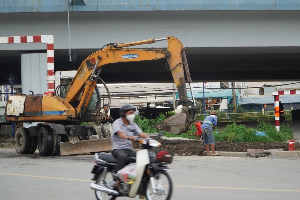 Ô tô đi ngược chiều để né trạm thu phí Xa lộ Hà Nội hơn một năm - 4 Ô tô đi ngược chiều để né trạm thu phí Xa lộ Hà Nội hơn một năm - 4