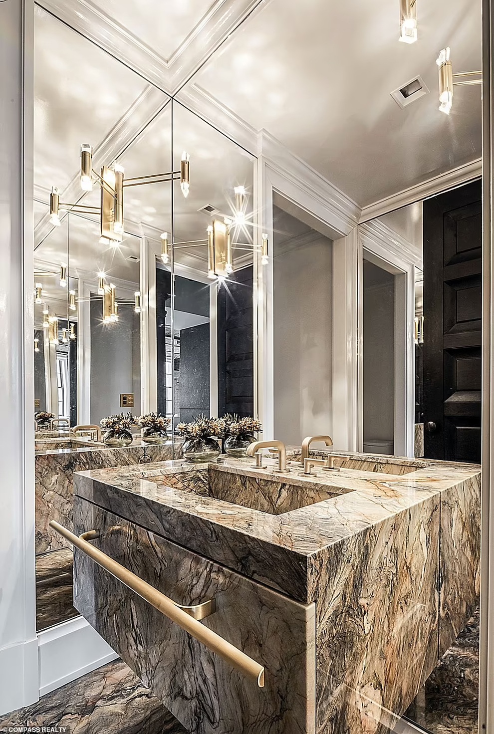 Cận cảnh penthouse 23,5 triệu USD của siêu mẫu cao 1,88 m - 11 Cận cảnh penthouse 23,5 triệu USD của siêu mẫu cao 1,88 m - 11
